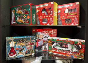 B/O XMAS TREE TRAINS WITH LIGHTMUSIC - 201-7800052