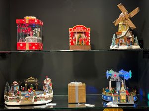 TRANSPARENT GIFT BOX WITH MOVINGMUSIC AND LIGHT3 AA BATTERY - 201-9700210B